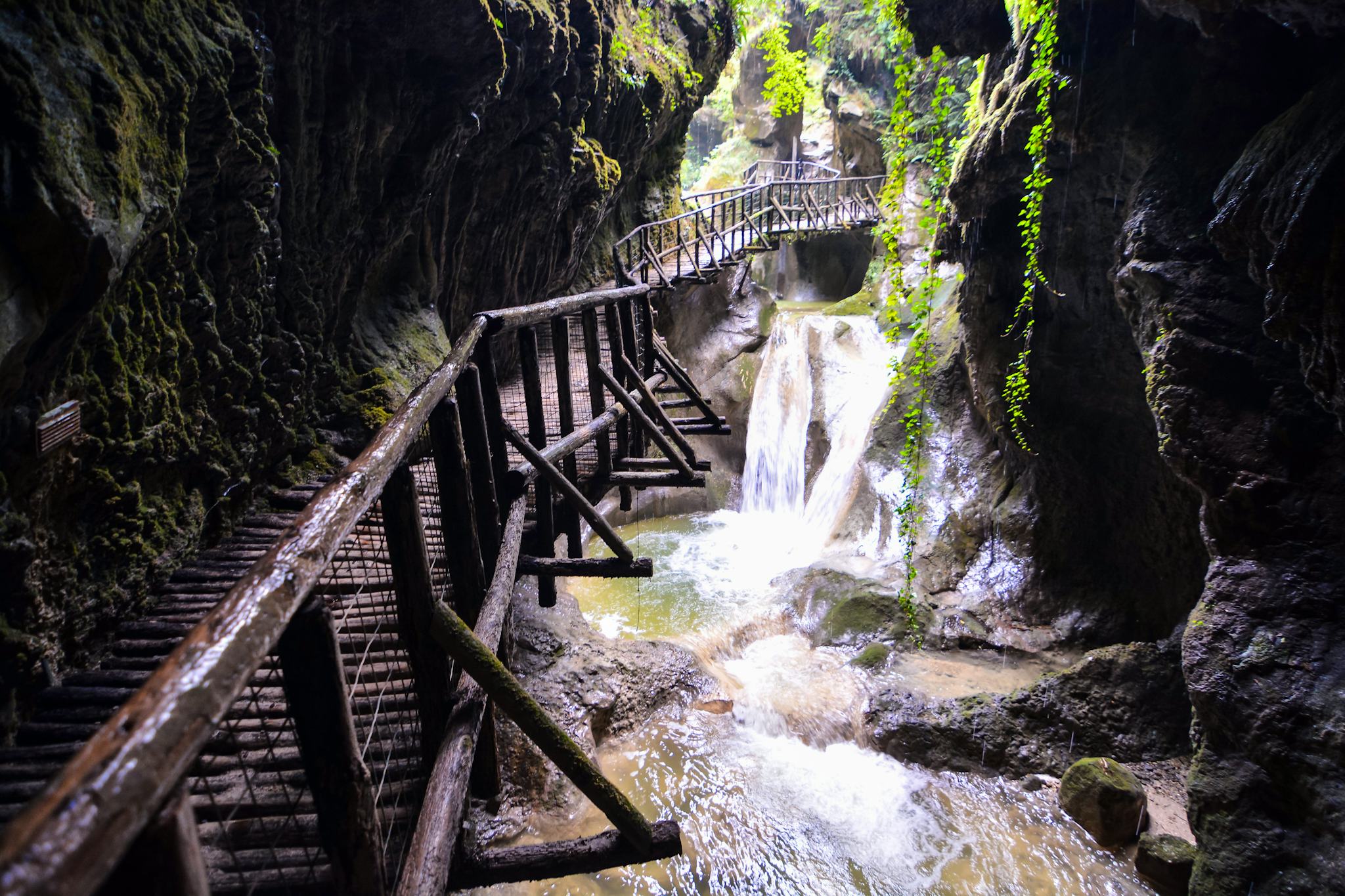Caglieron Caves 
