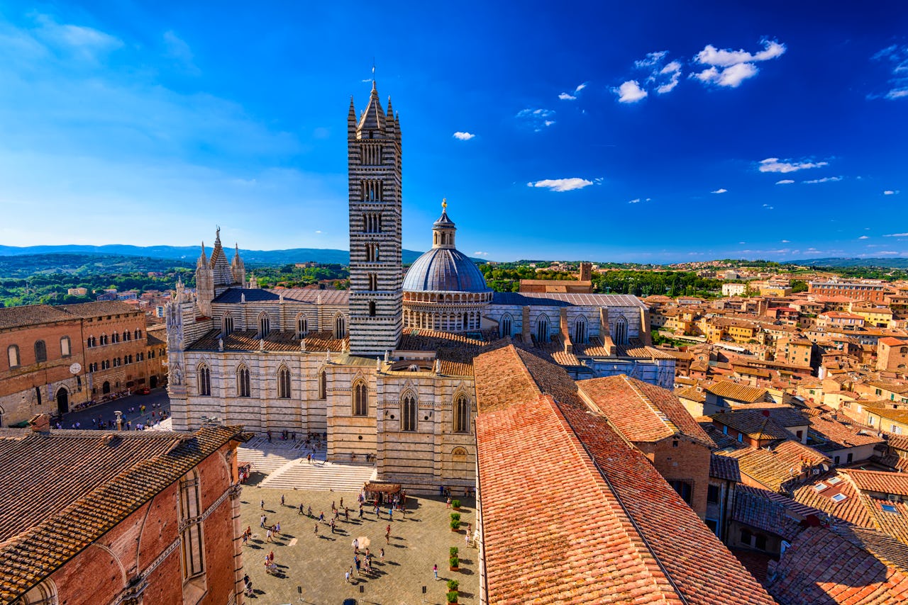 Arezzo to Siena from 56 Private Car Transfer in 1 Hour Daytrip