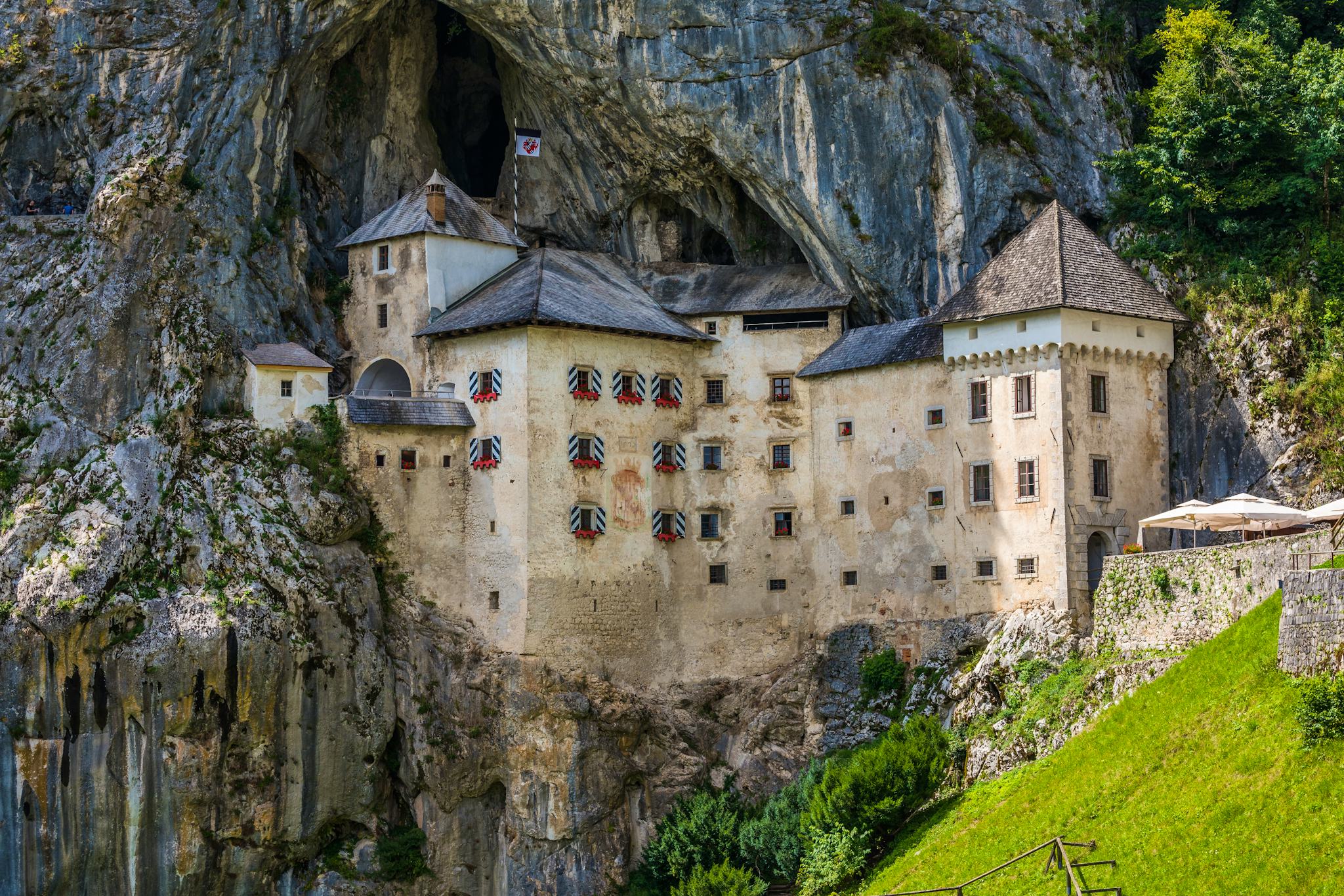 Ljubljana to Predjama Castle and Skocjan: Private day trip