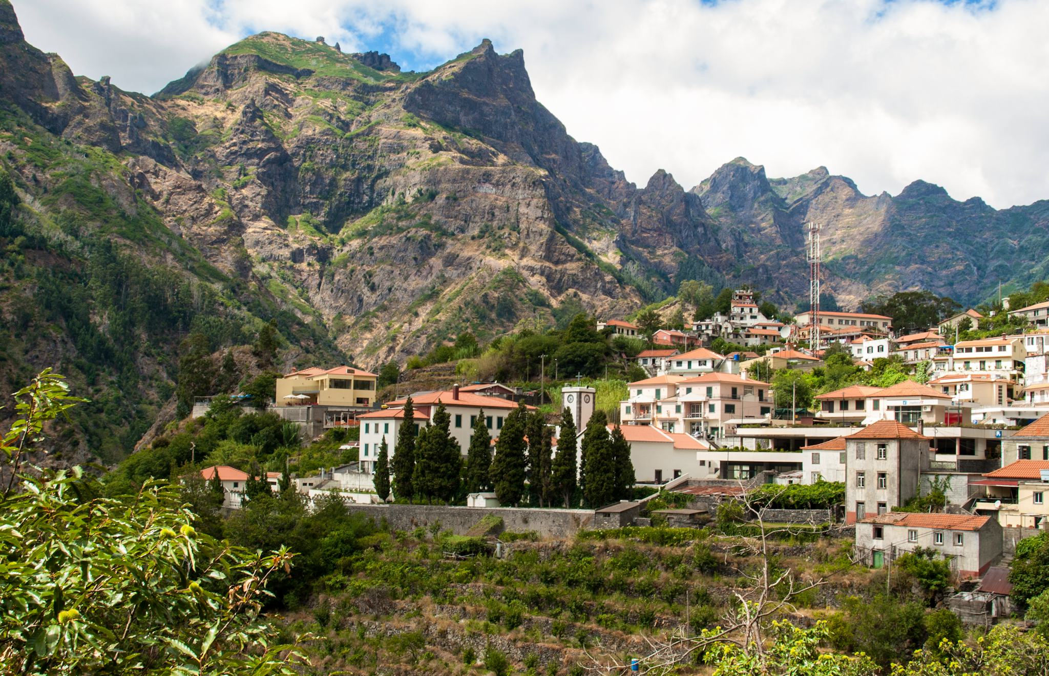 Funchal to Curral das Freiras and Peak of Barcelos: Day trip