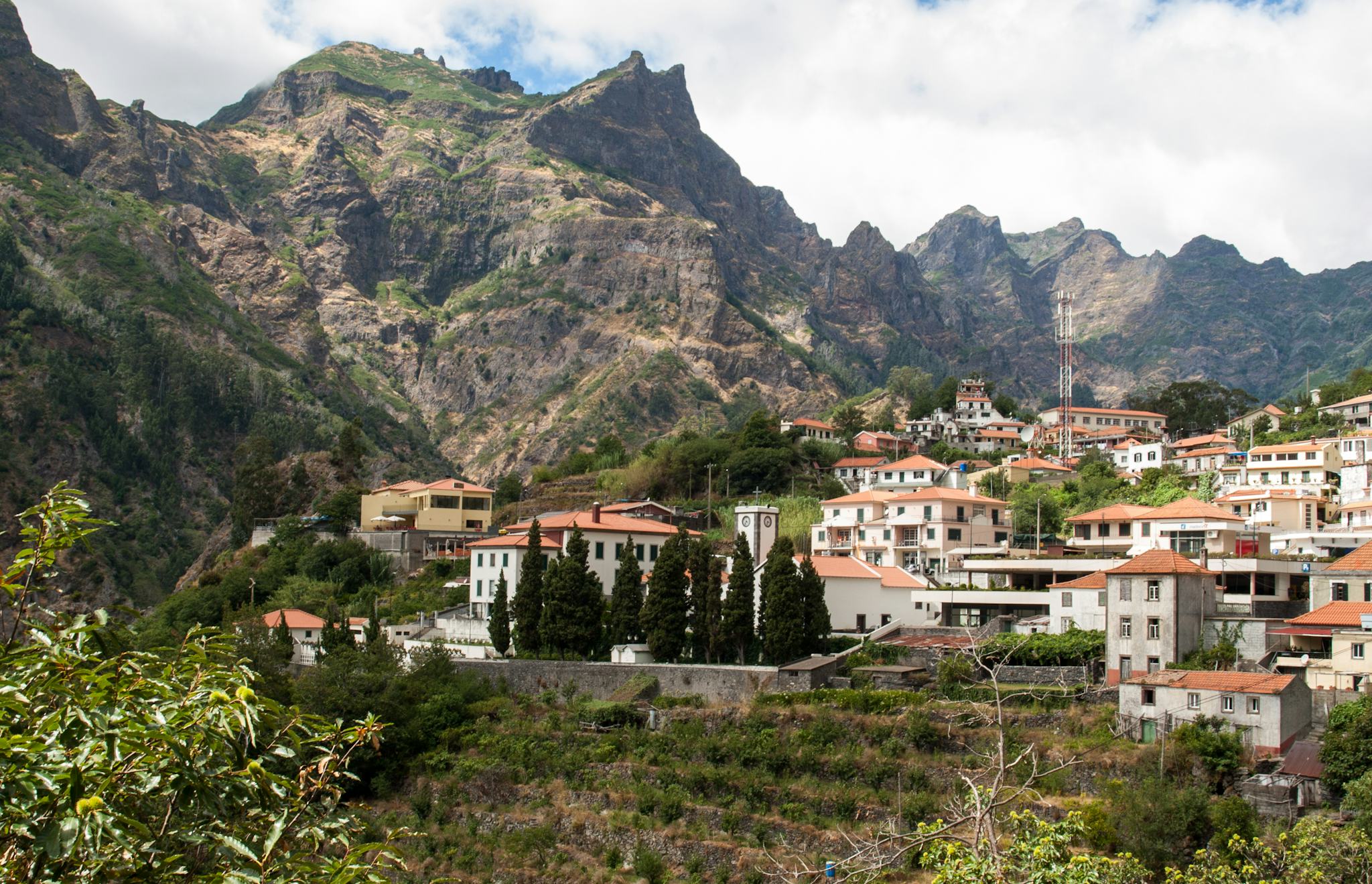 Funchal to Curral das Freiras and Peak of Barcelos: Day trip hero image