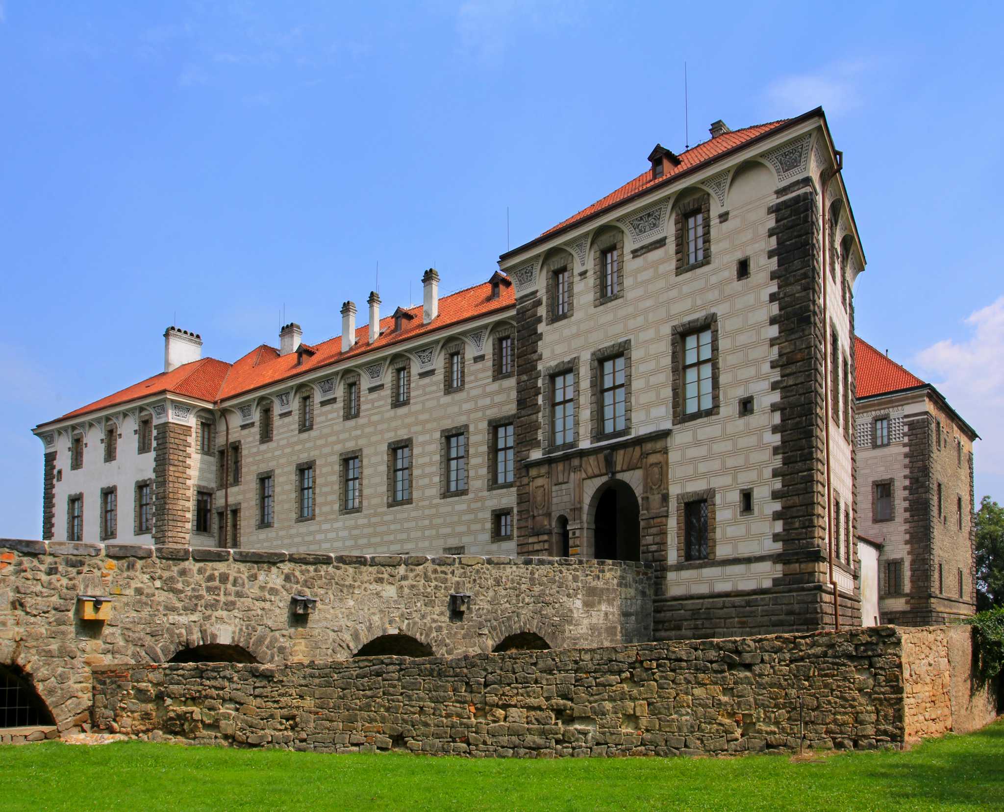 Nelahozeves Castle