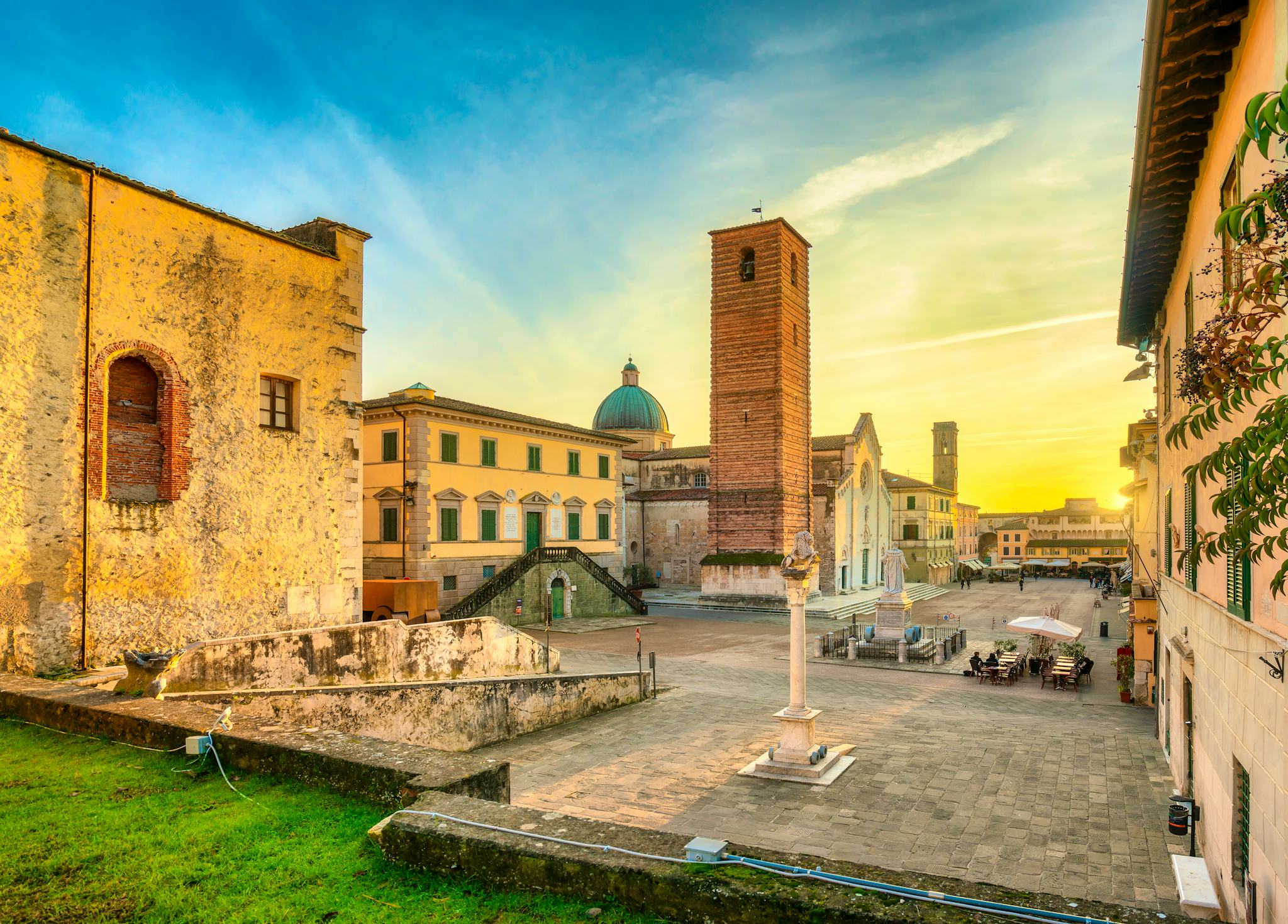 Lucca to Viareggio and Pietrasanta: Private day trip