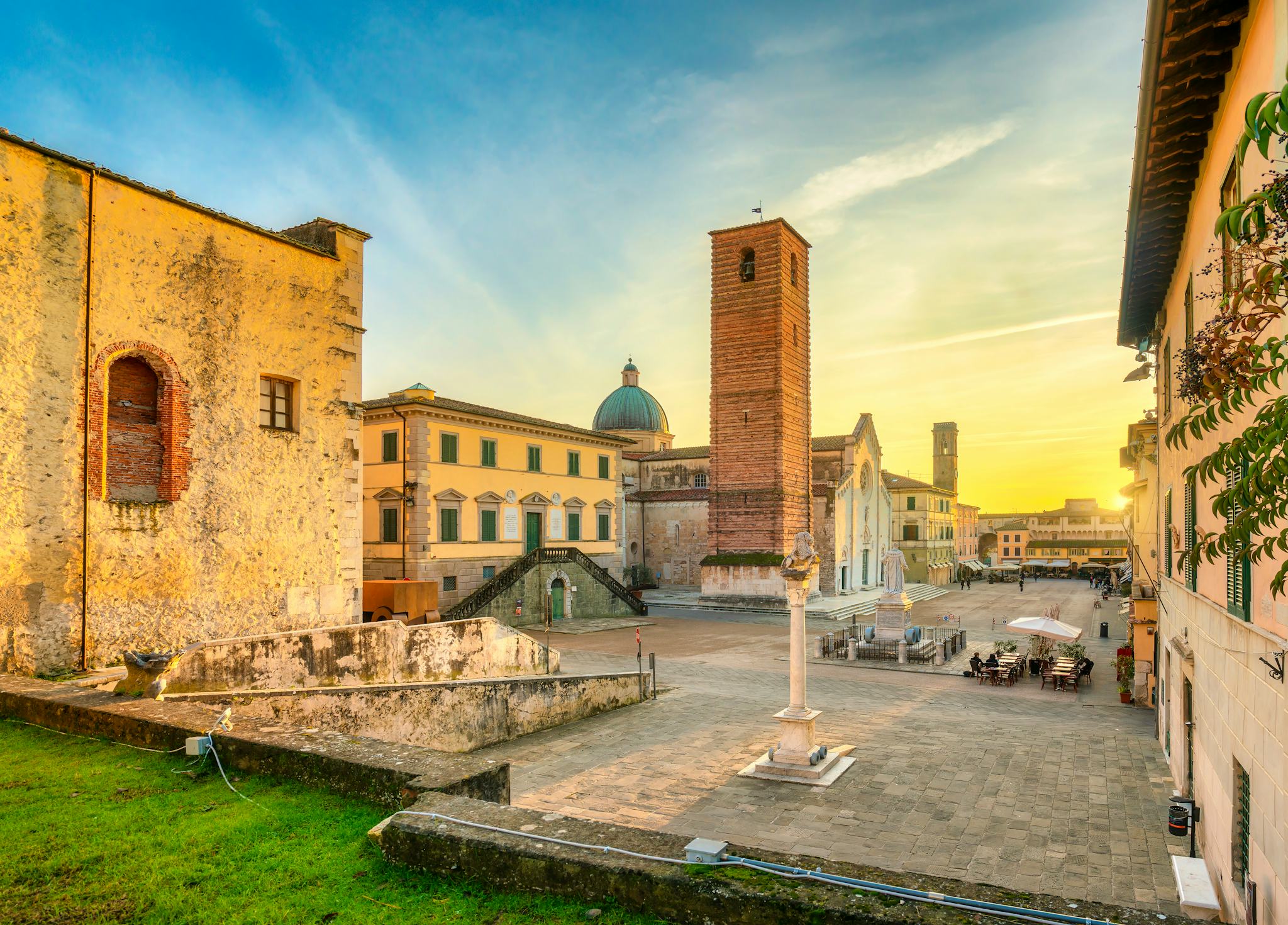 Lucca to Viareggio and Pietrasanta: Private day trip hero image