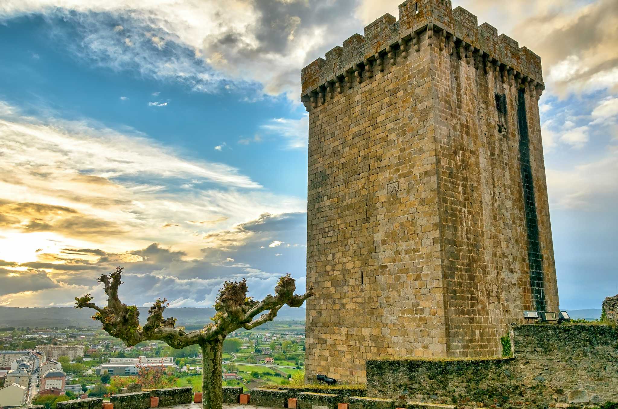  Torre da Homenaxe do Castelo de Lemos