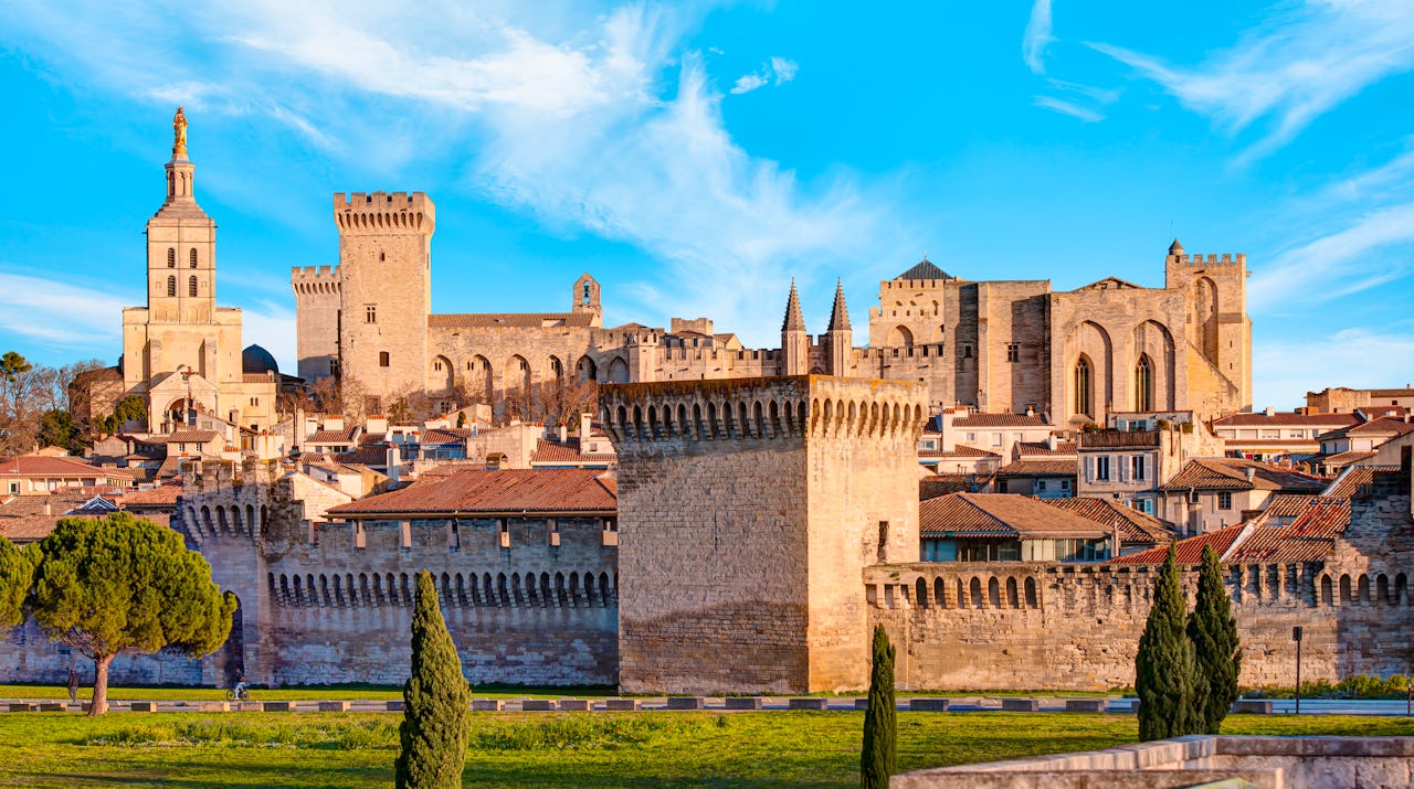 Barcelona to Avignon from Private Car Transfer in 4 Hours