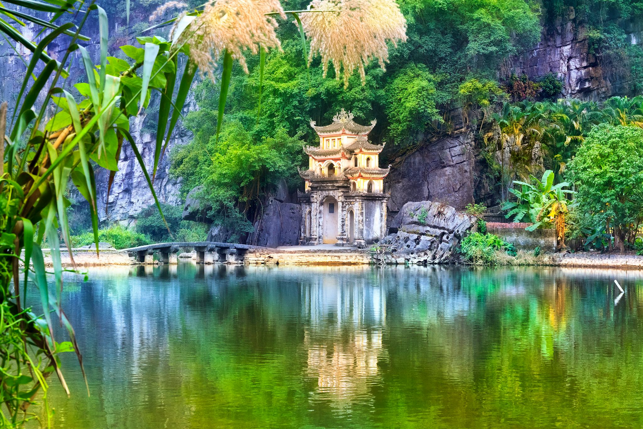 Bich Dong Pagoda