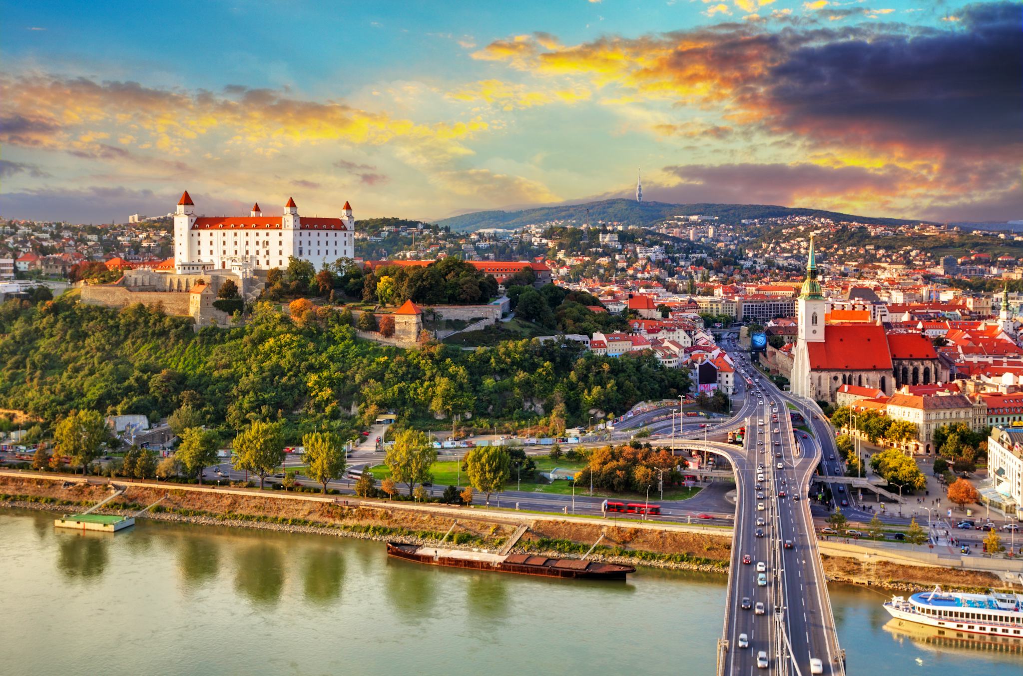 Vienna to Bratislava and Devin Castle: Private day trip