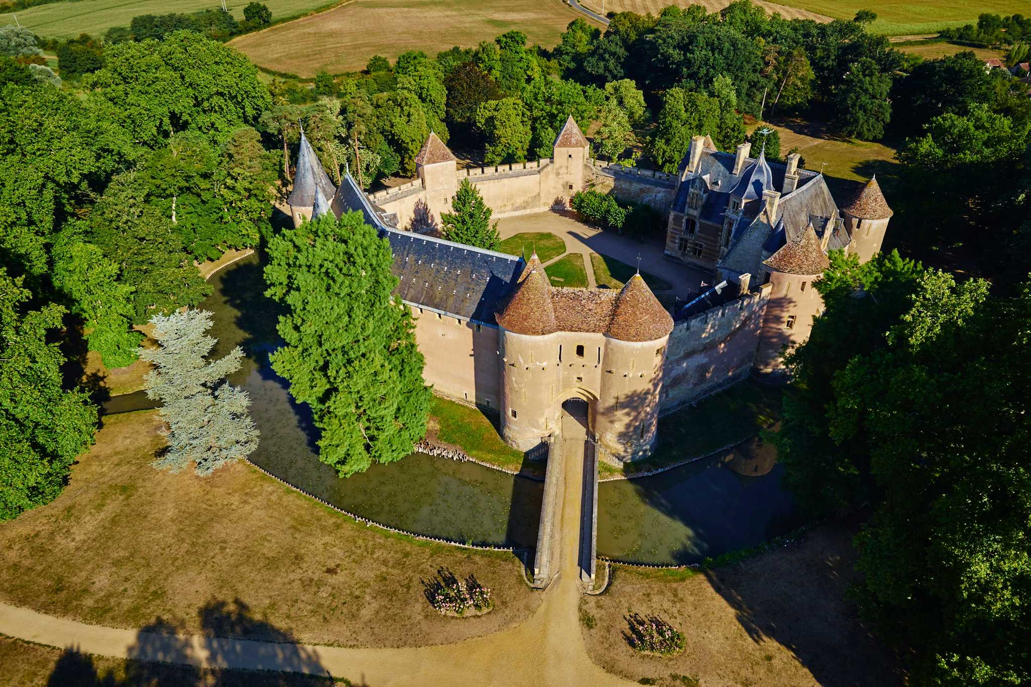 Chateau d Ainay le Vieil
