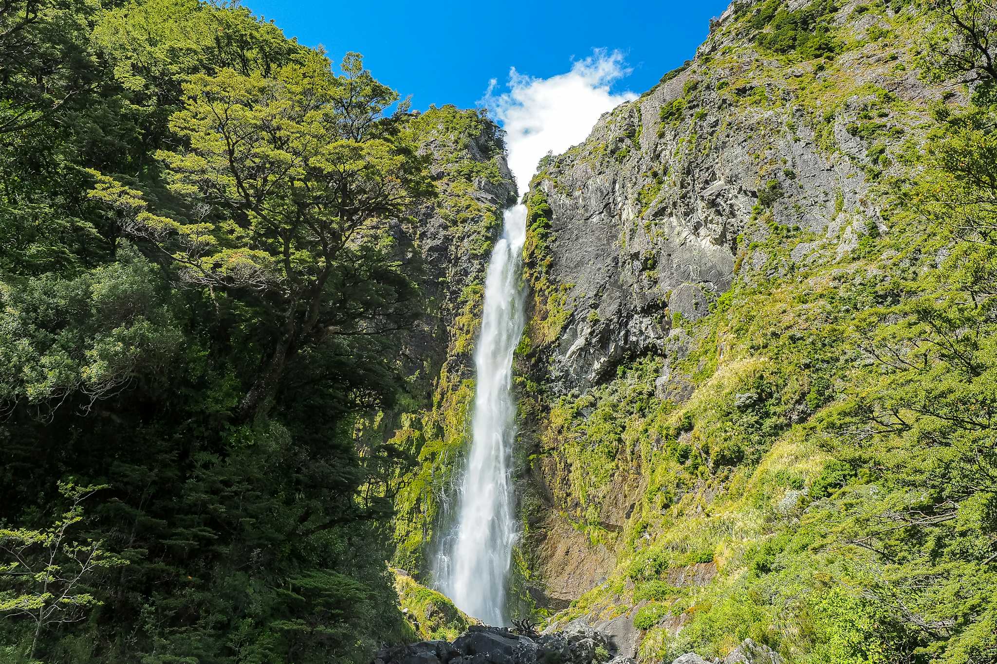 Devils Punchbowl Waterfall