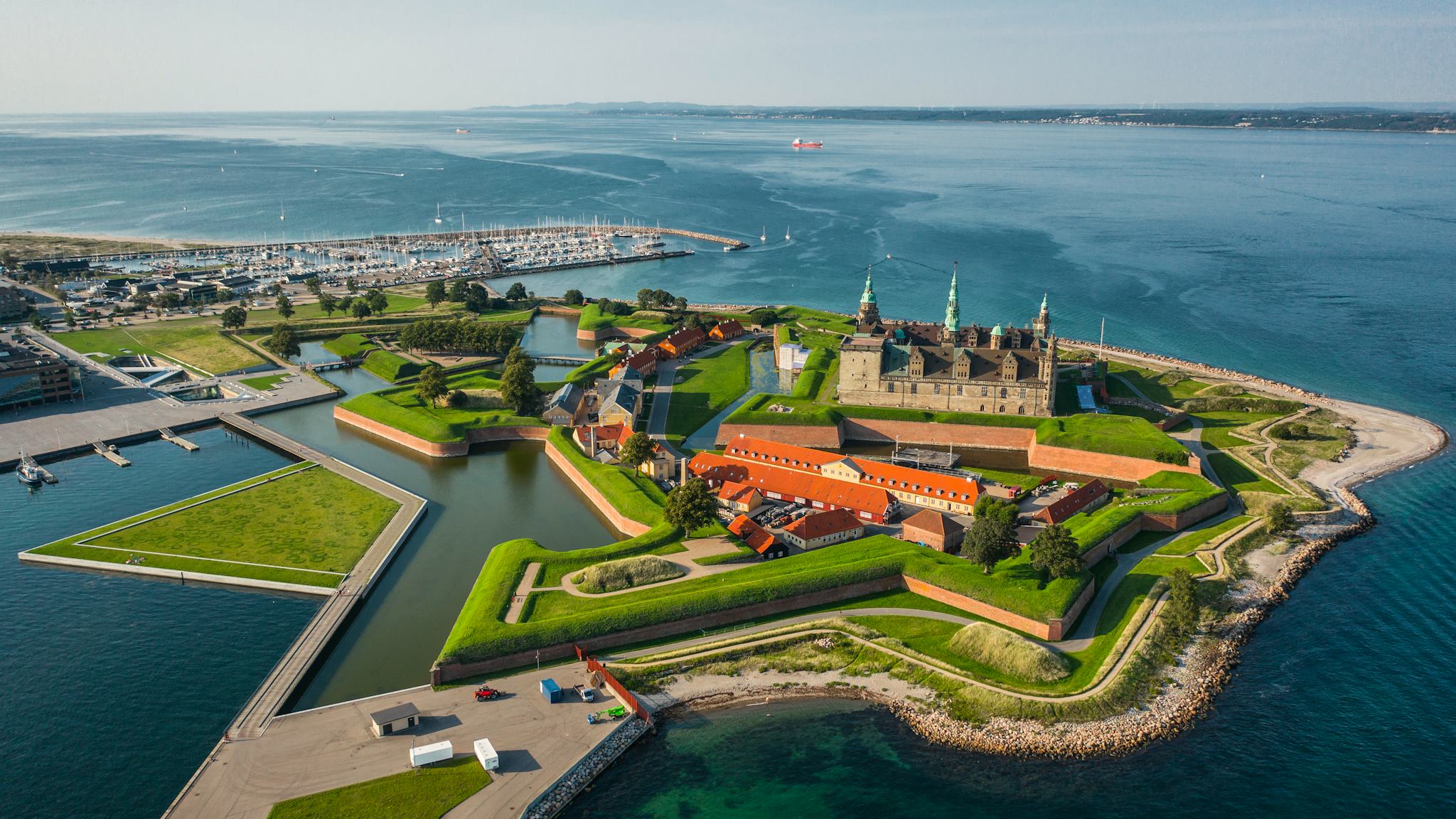 Copenhagen to Frederiksborg and Hamlet Castle: day trip