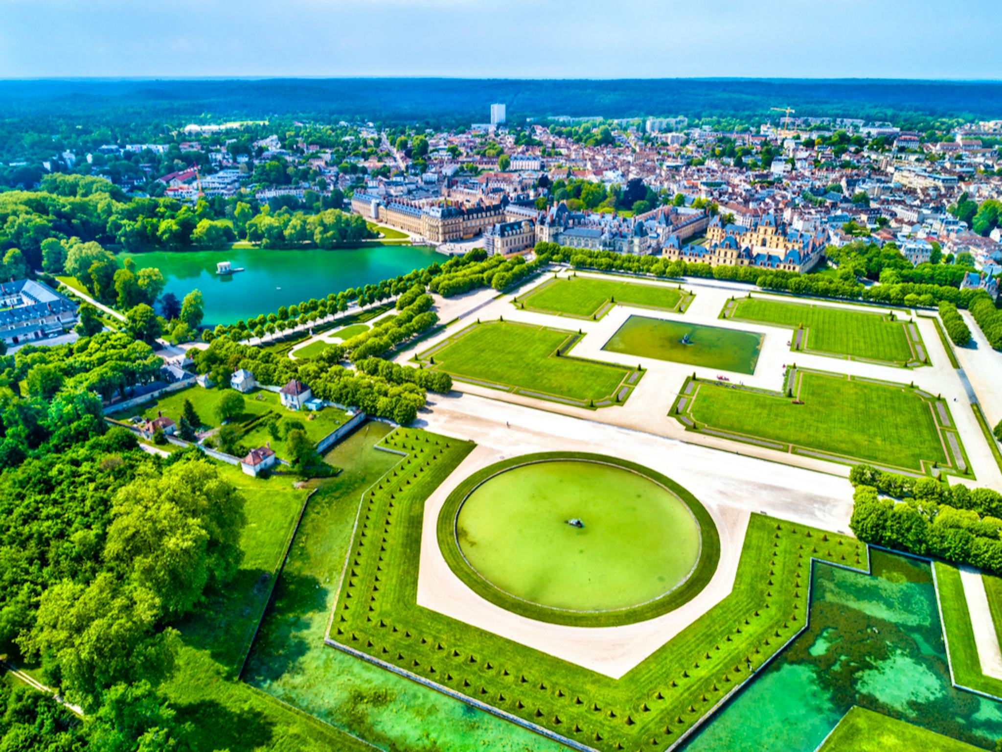 Paris to Fontainebleau and Provins: Private day trip