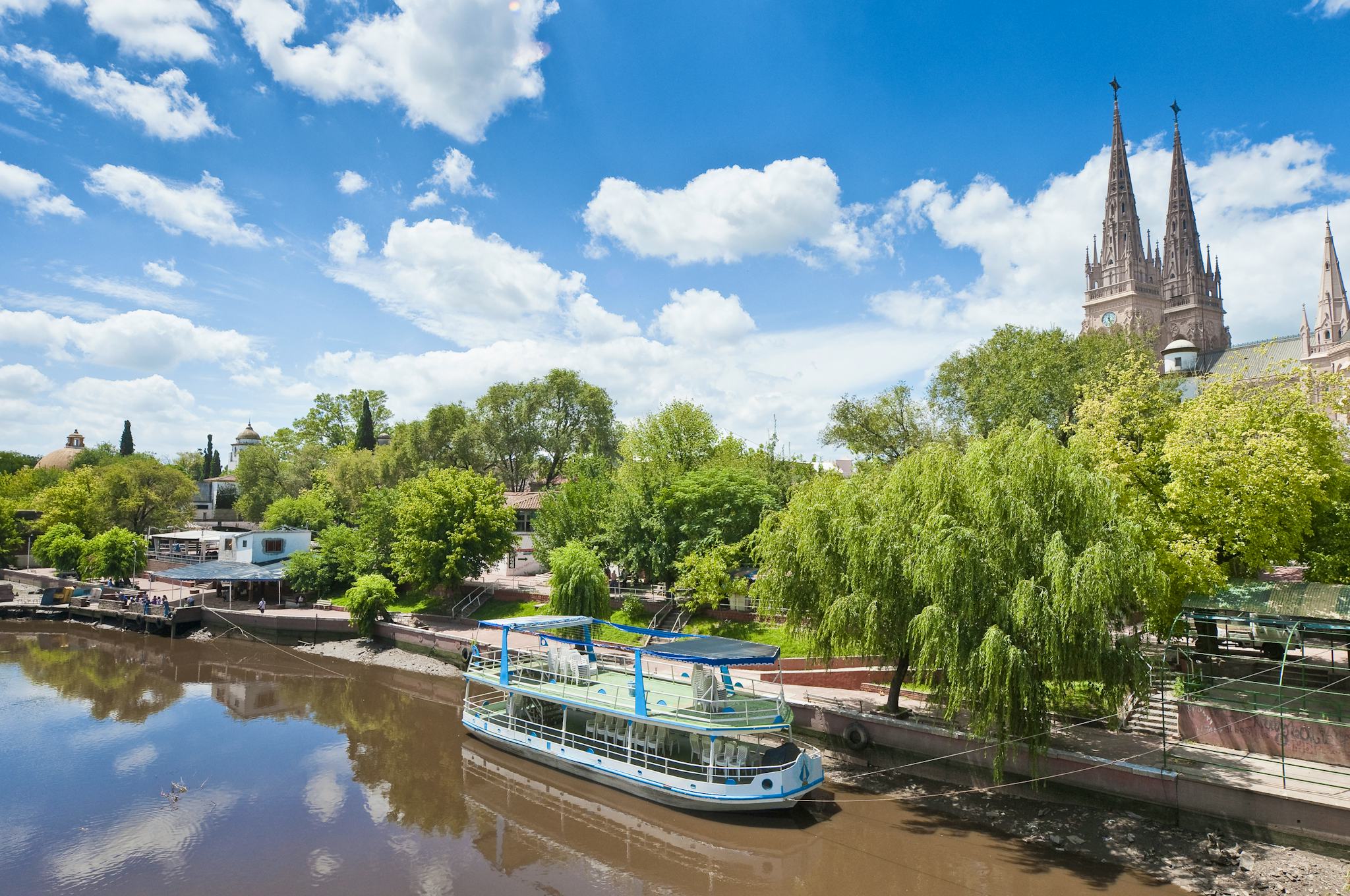 Buenos Aires to Lujan and Carlos Keen: Private day trip