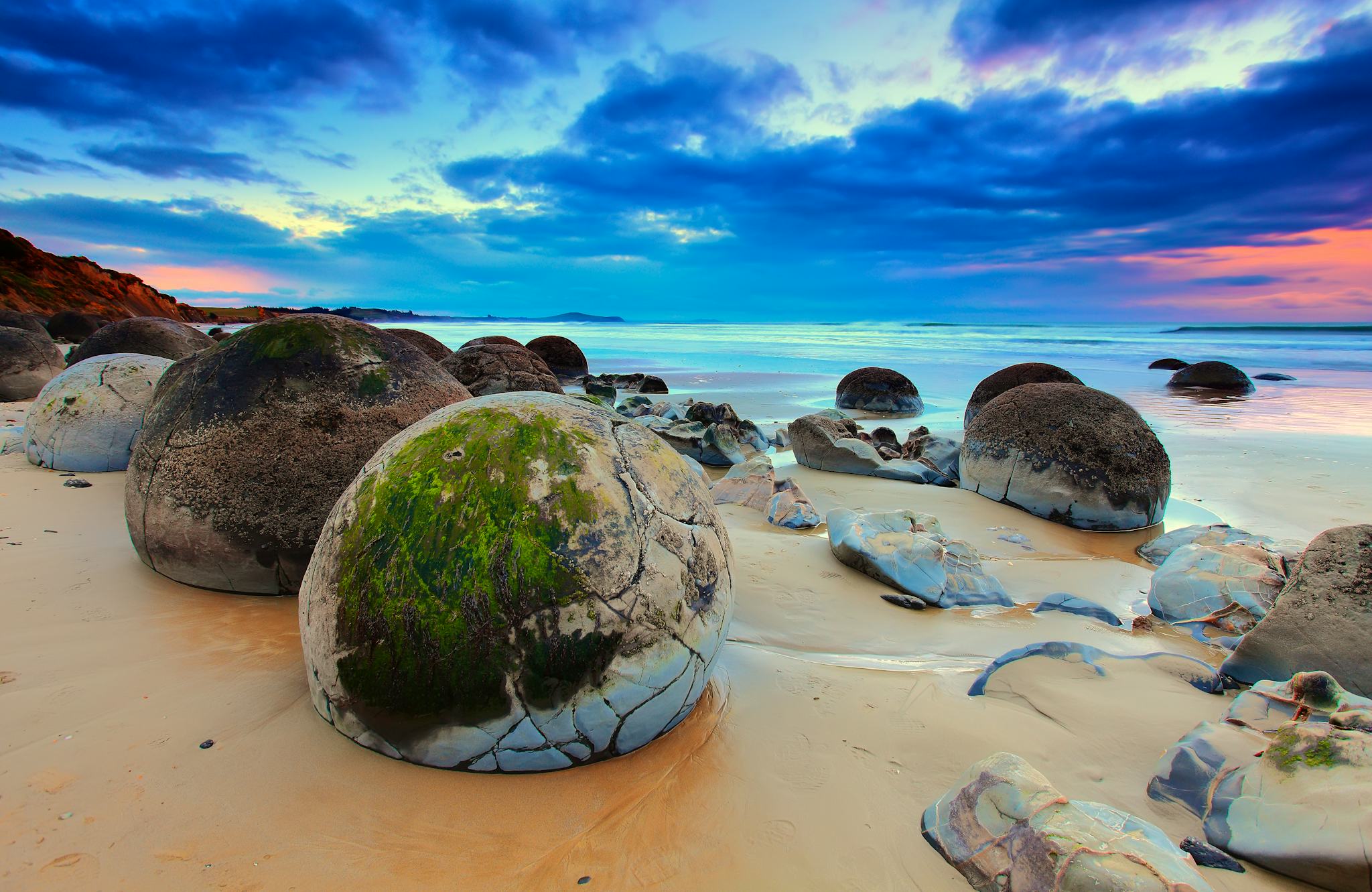 Moeraki Boulders Beach