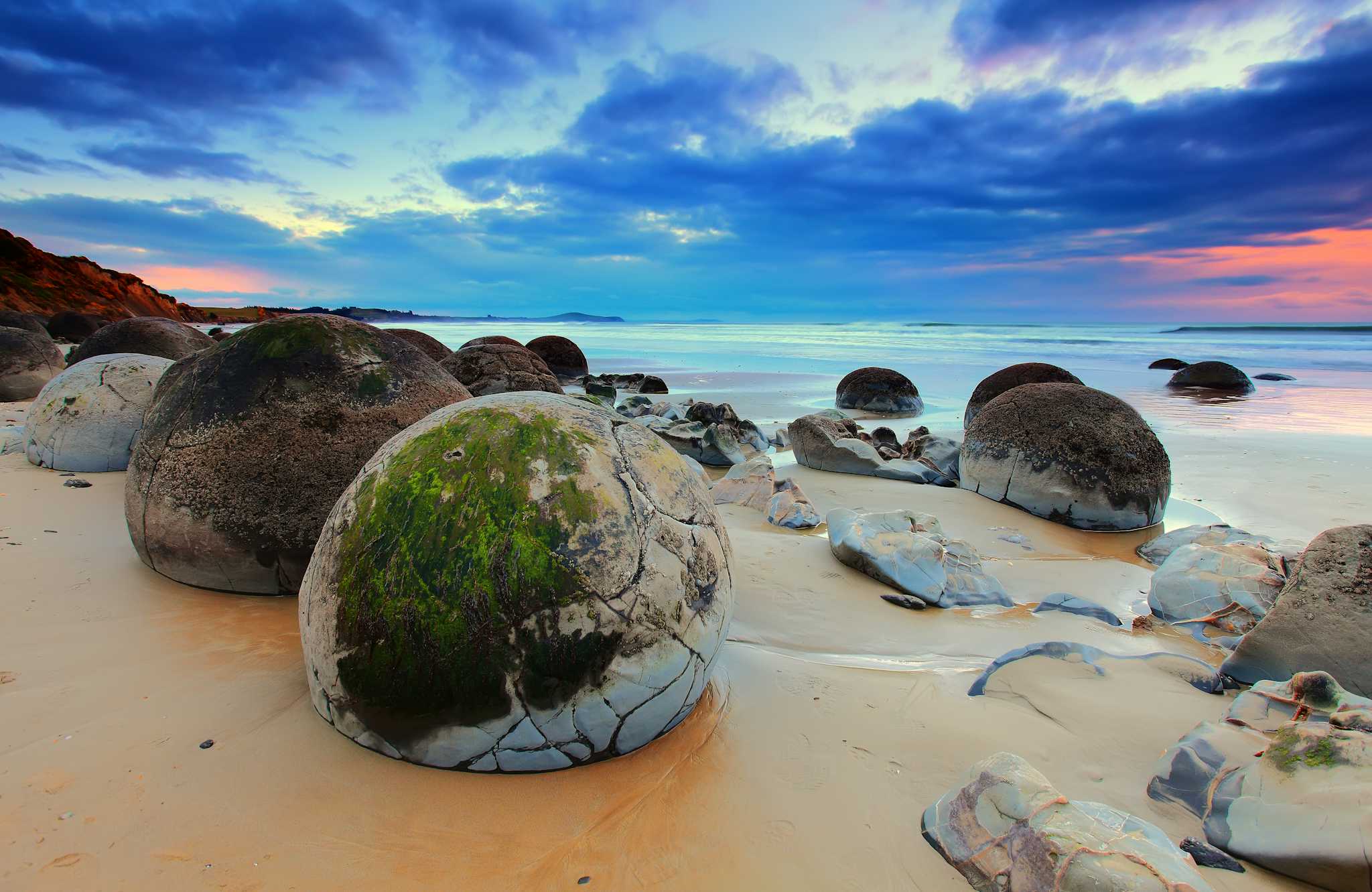 Moeraki Boulders Beach