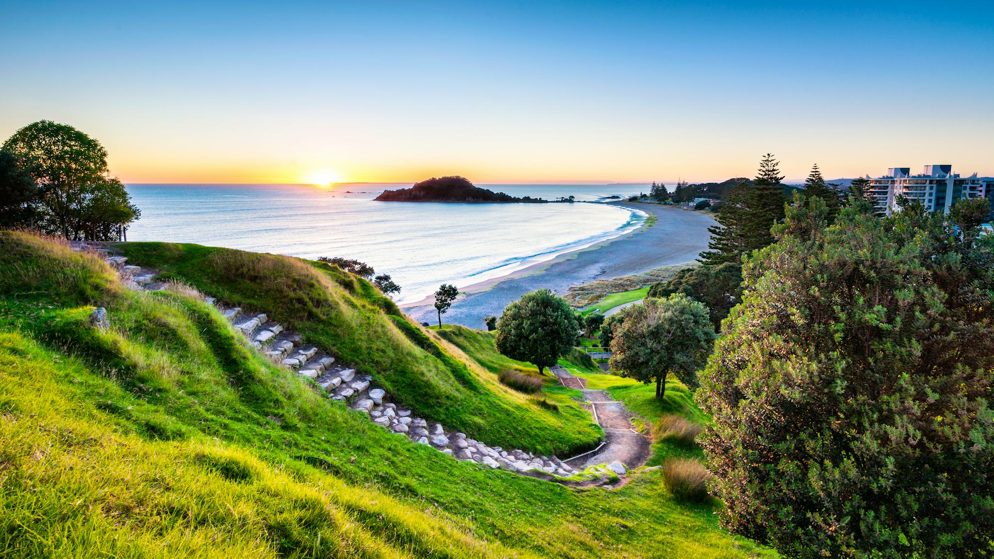 Auckland to Hamilton and Mount Maunganui: Private day trip
