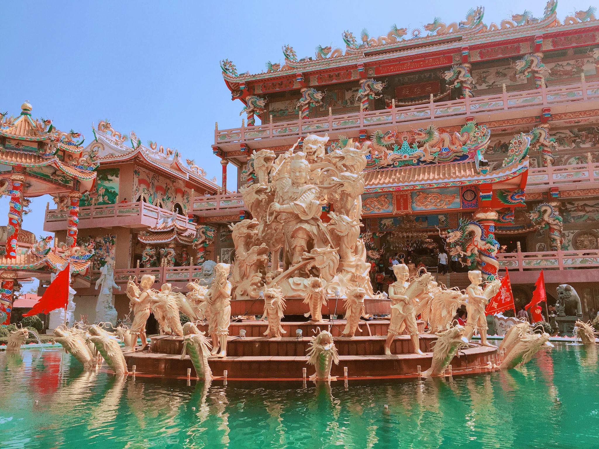 Nacha Sa Thai Chue Shrine