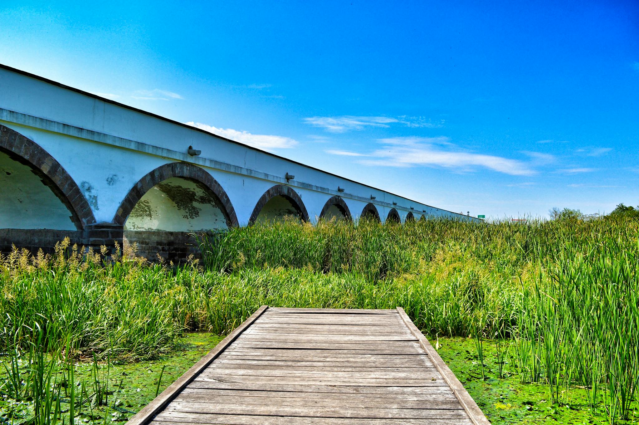 Puente de Nueve Hoyos de Hortobagy, Patio de Artesanos y Estanques de Peces