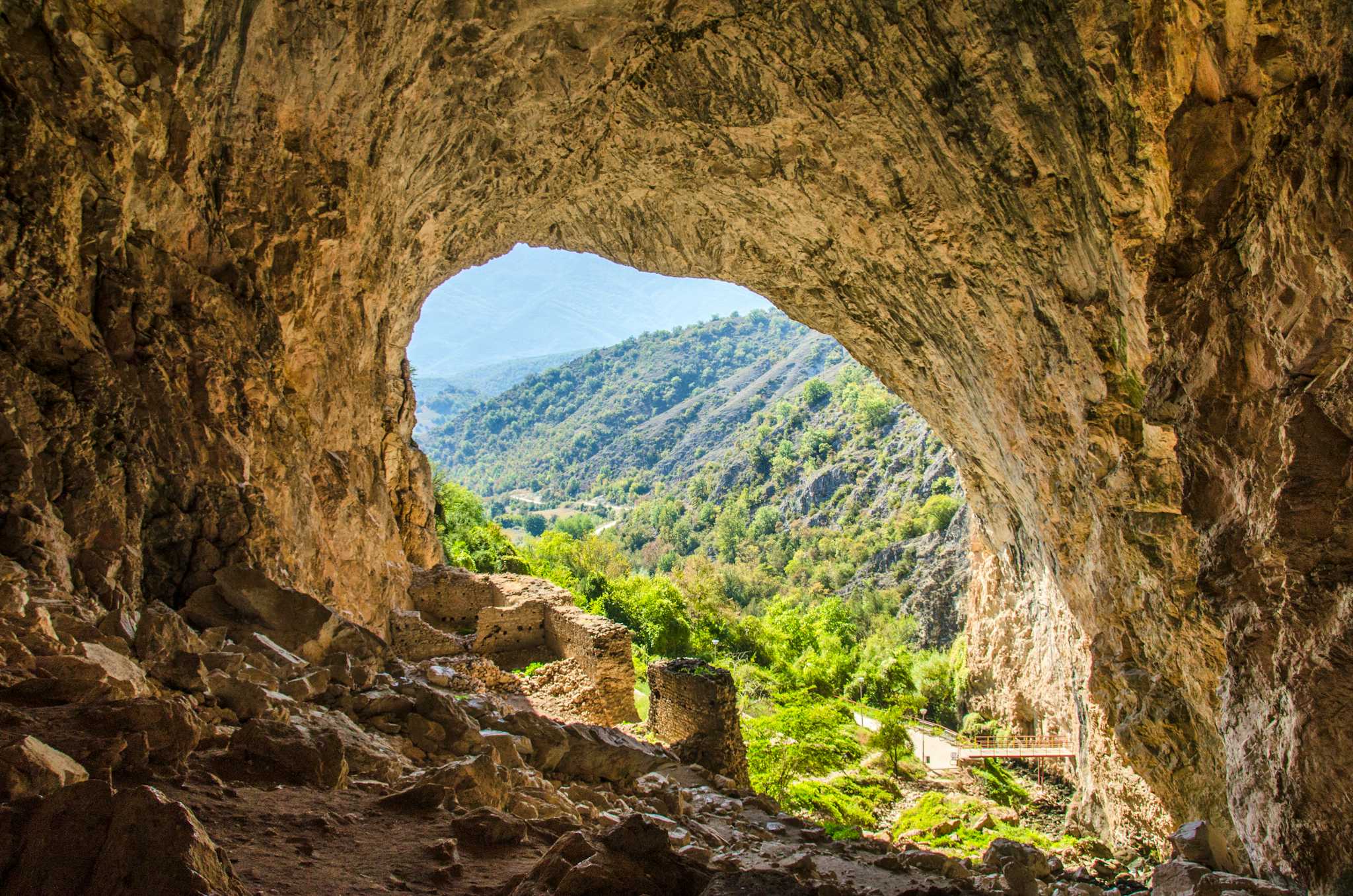 Peshna Cave