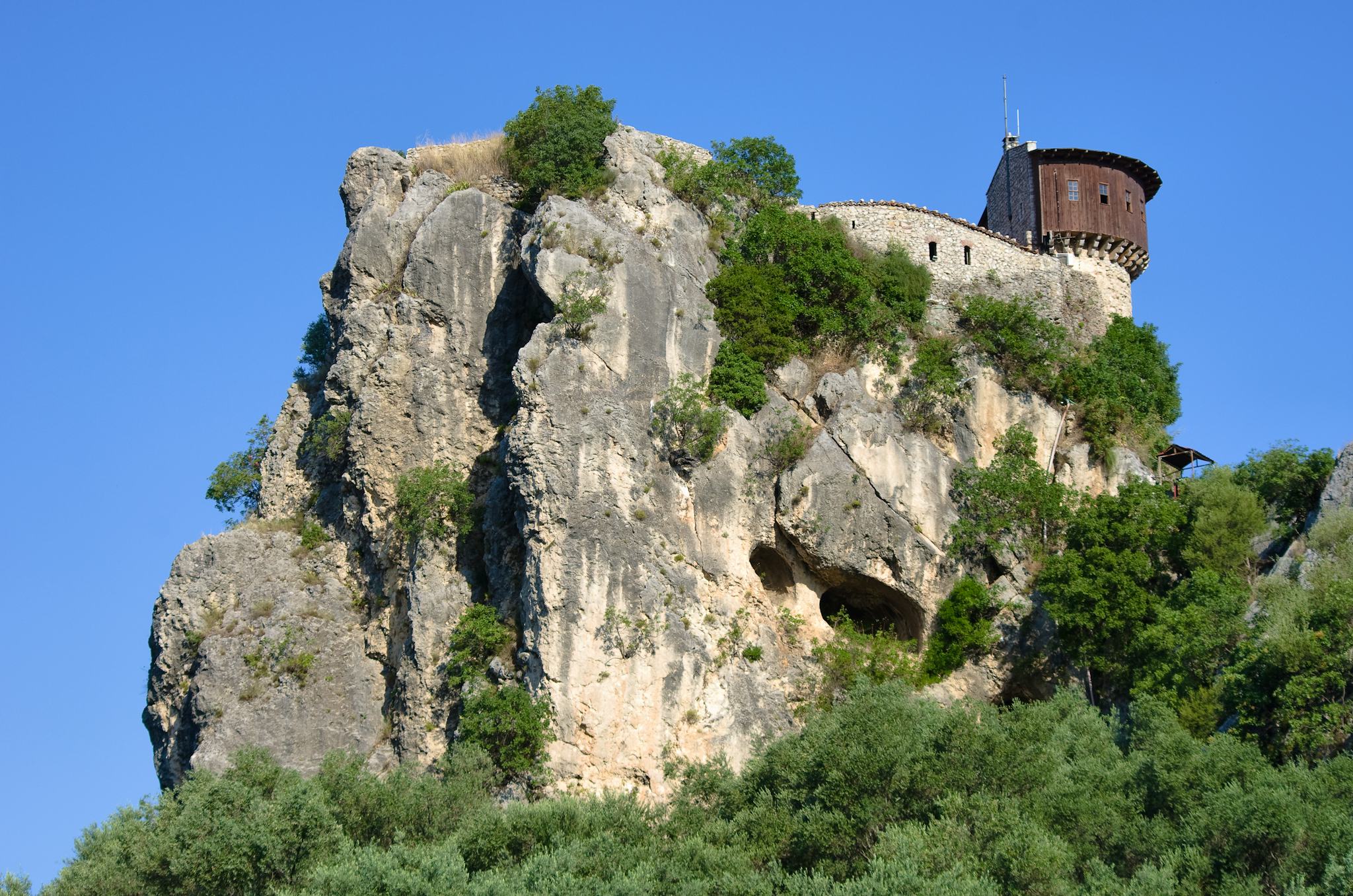 Petrele Castle