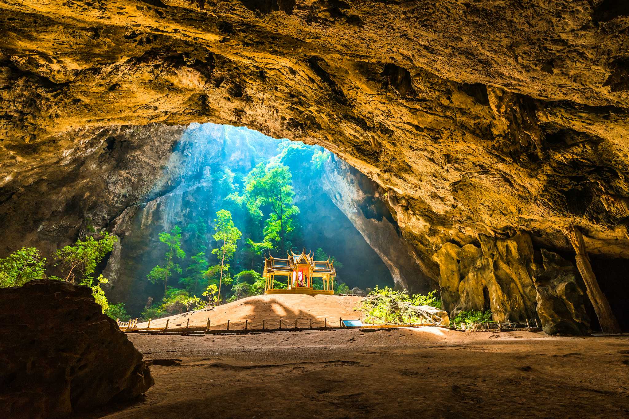 Phraya Nakhon Höhle