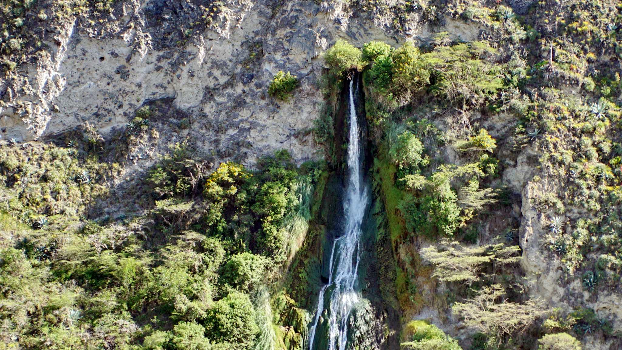 Taxopamba Waterfall 