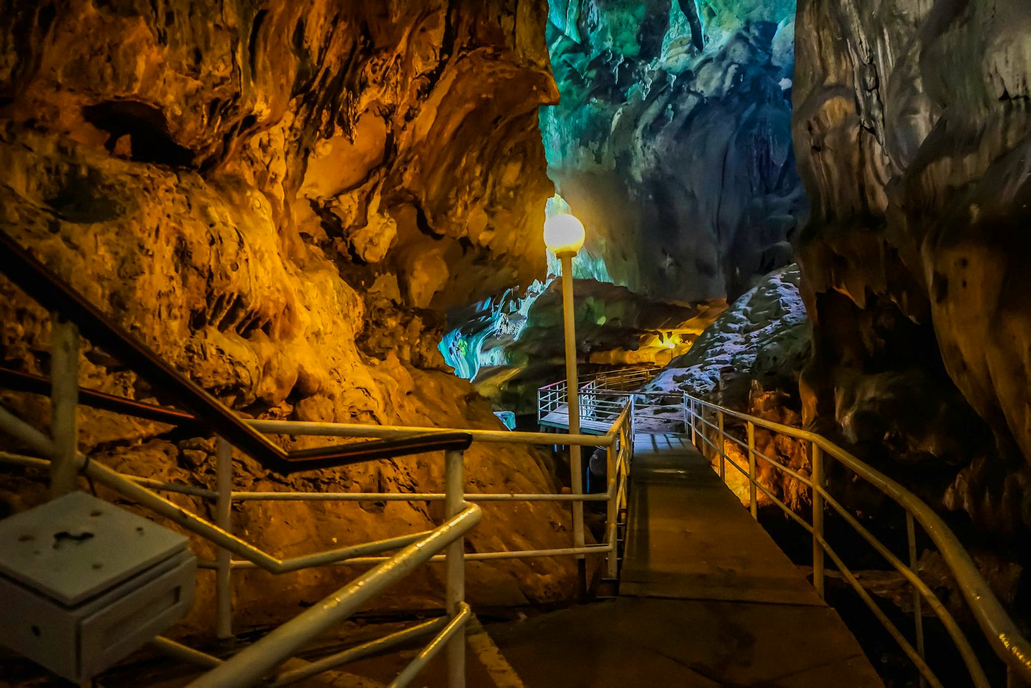 Kuala Lumpur to Tempurung Cave and Putra Mosque: Day trip