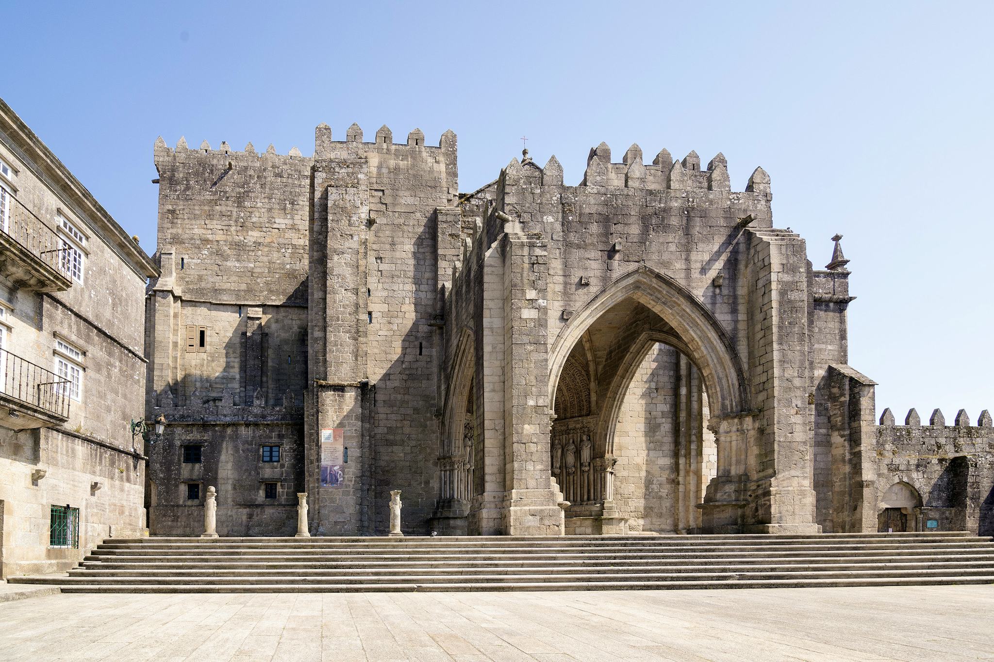 Vigo to Tui and Ponte de Lima: Private day trip