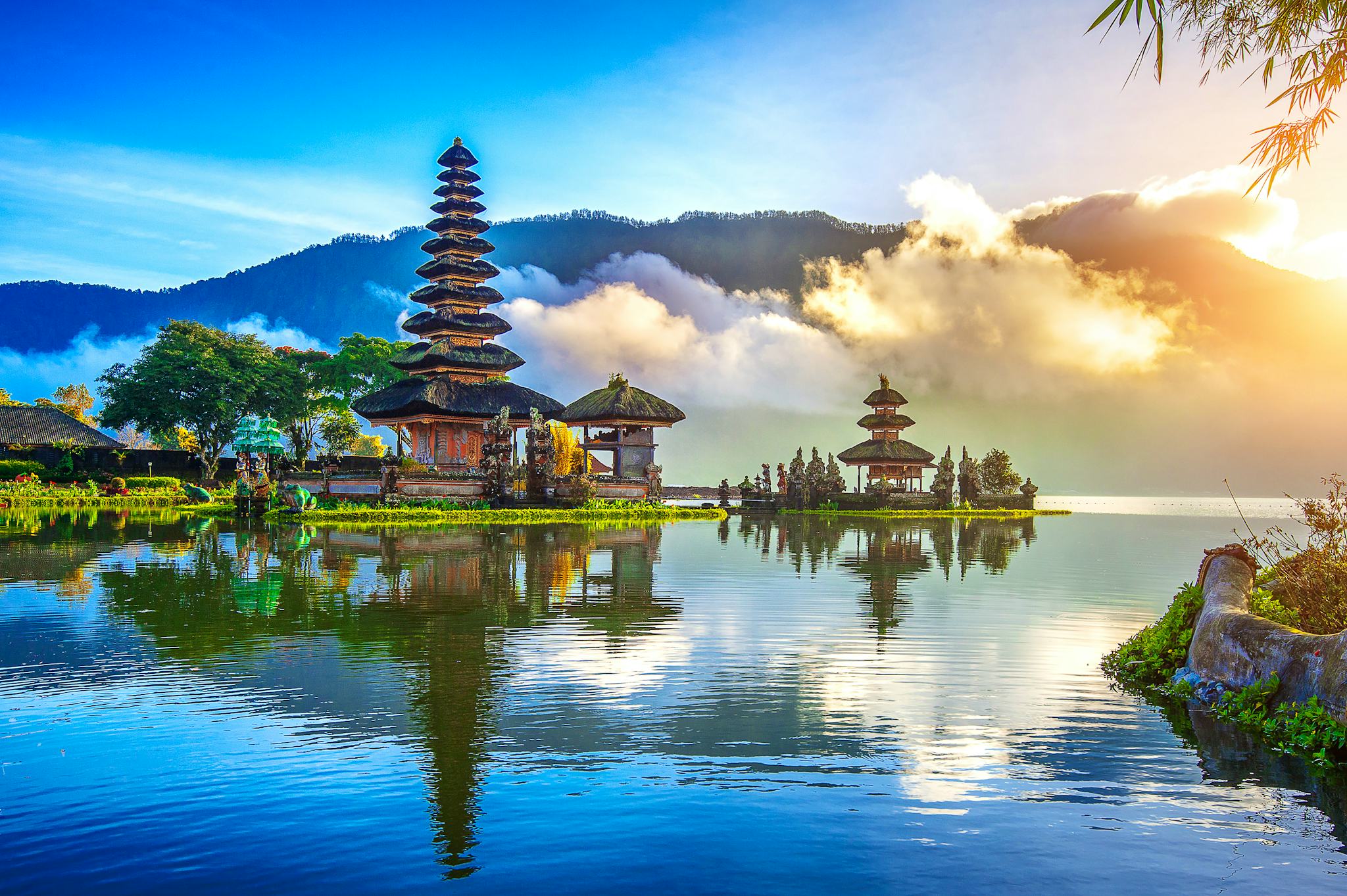 Denpasar to Ulun Danu Beratan Temple and Goa Gajah: Day trip
