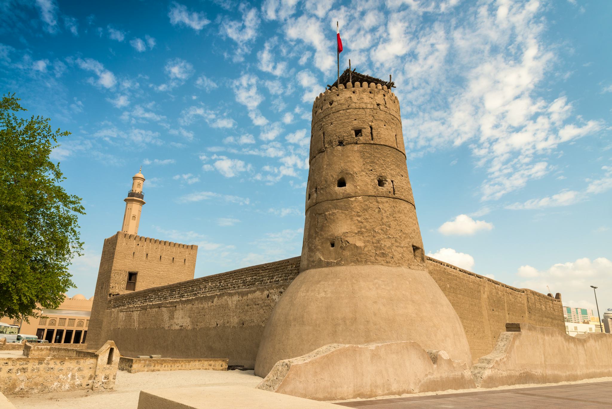 Abu Dhabi to Umm Al Quwain and Al Noor: Guided day tour