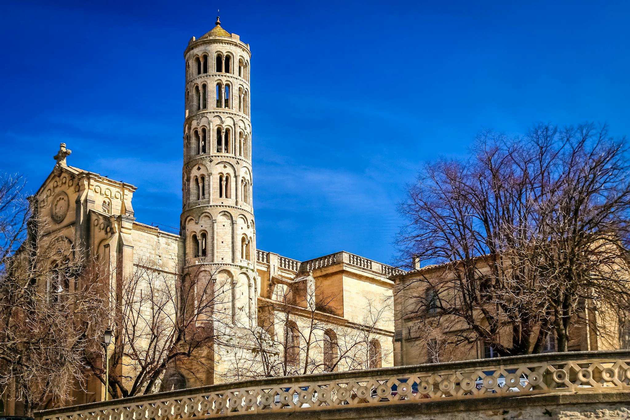 Uzes